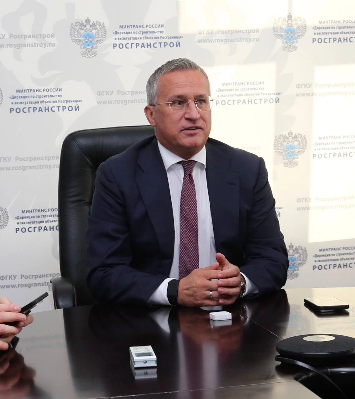 Геннадий Безлобенко наградил отличившихся сотрудников Росгранстроя по случаю 17-летия учреждения