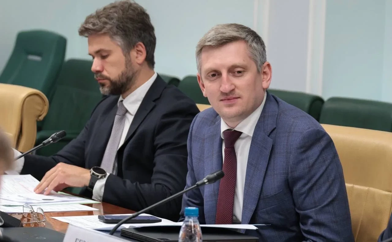 Обсудили проводимую работу по развитию пунктов пропуска на административной границе в Совете Федерации