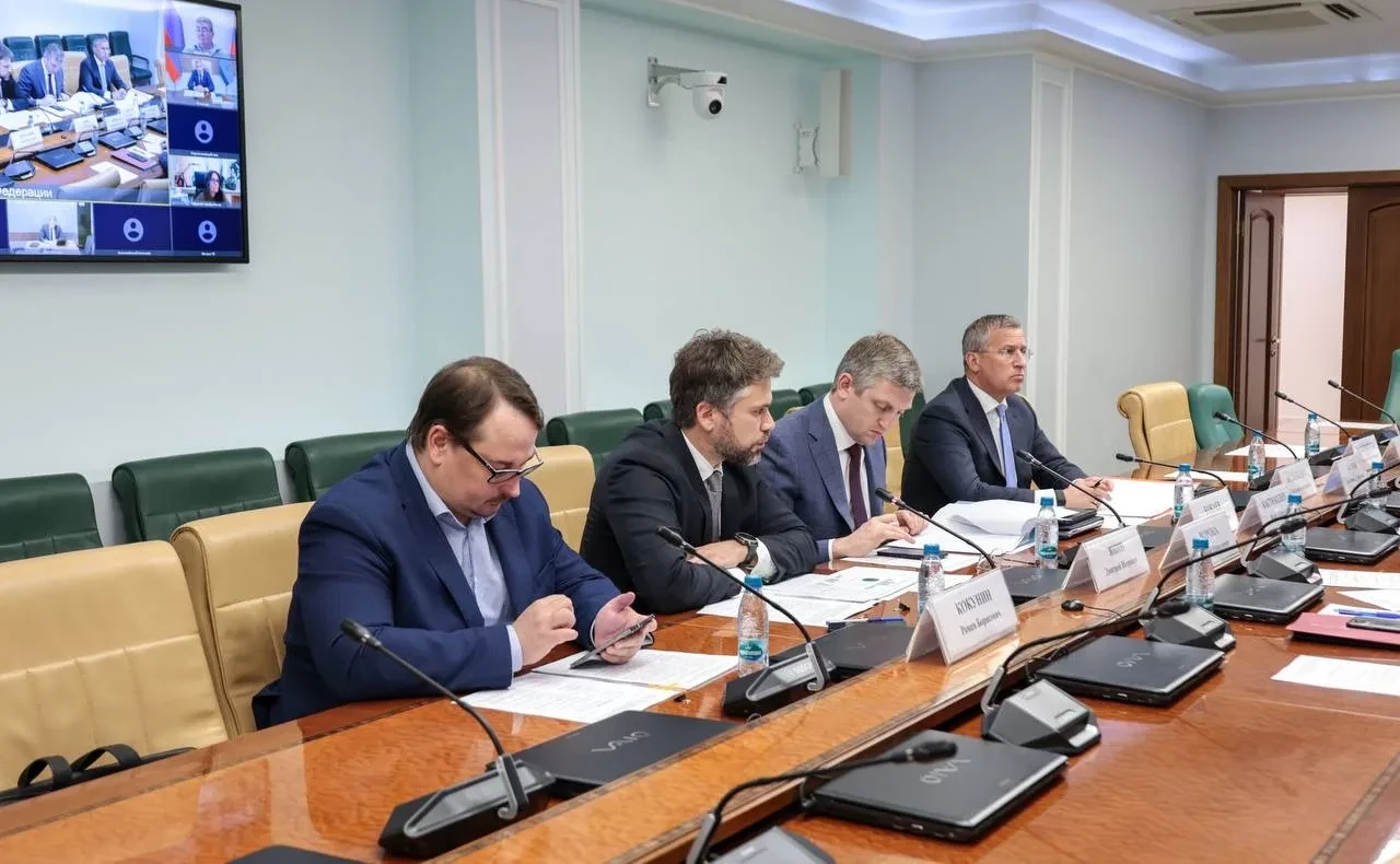 Обсудили проводимую работу по развитию пунктов пропуска на административной границе в Совете Федерации