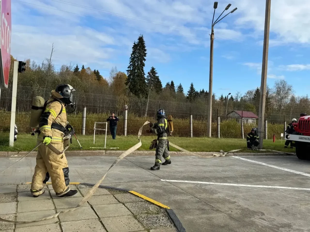 В автомобильном пункте пропуска Вяртсиля прошли учения по отработке действий при пожаре