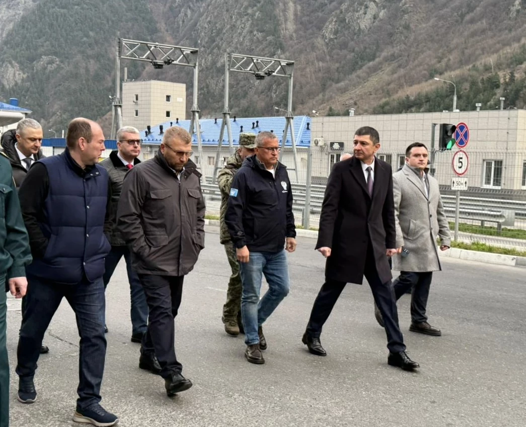 В Верхнем Ларсе обсудили ключевые вопросы функционирования электронной очереди