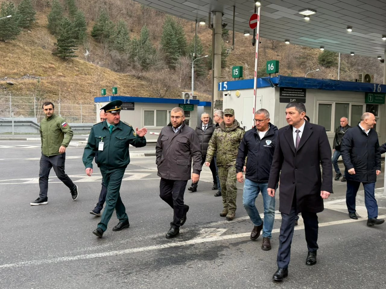 В Верхнем Ларсе обсудили ключевые вопросы функционирования электронной очереди