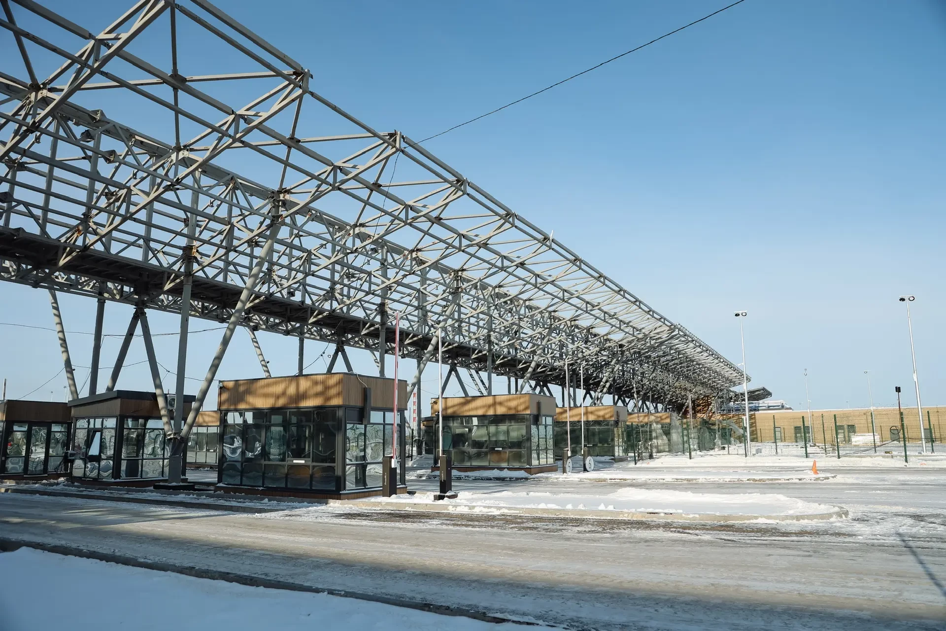 Строительство автомобильного пункта пропуска Кани-Курган близится к завершению