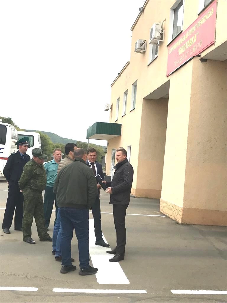 Руководитель ФГКУ Росгранстрой Виталий Шишмарев провел рабочие совещания в автомобильных пунктах пропуска Пограничный и Полтавка 