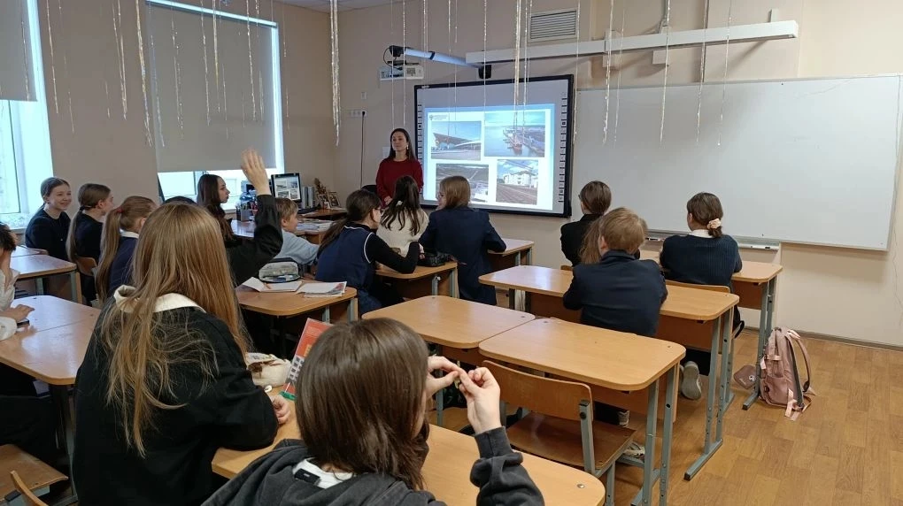 Сотрудники Санкт-Петербургского филиала ФГКУ Росгранстрой провели профориентационный урок в школе