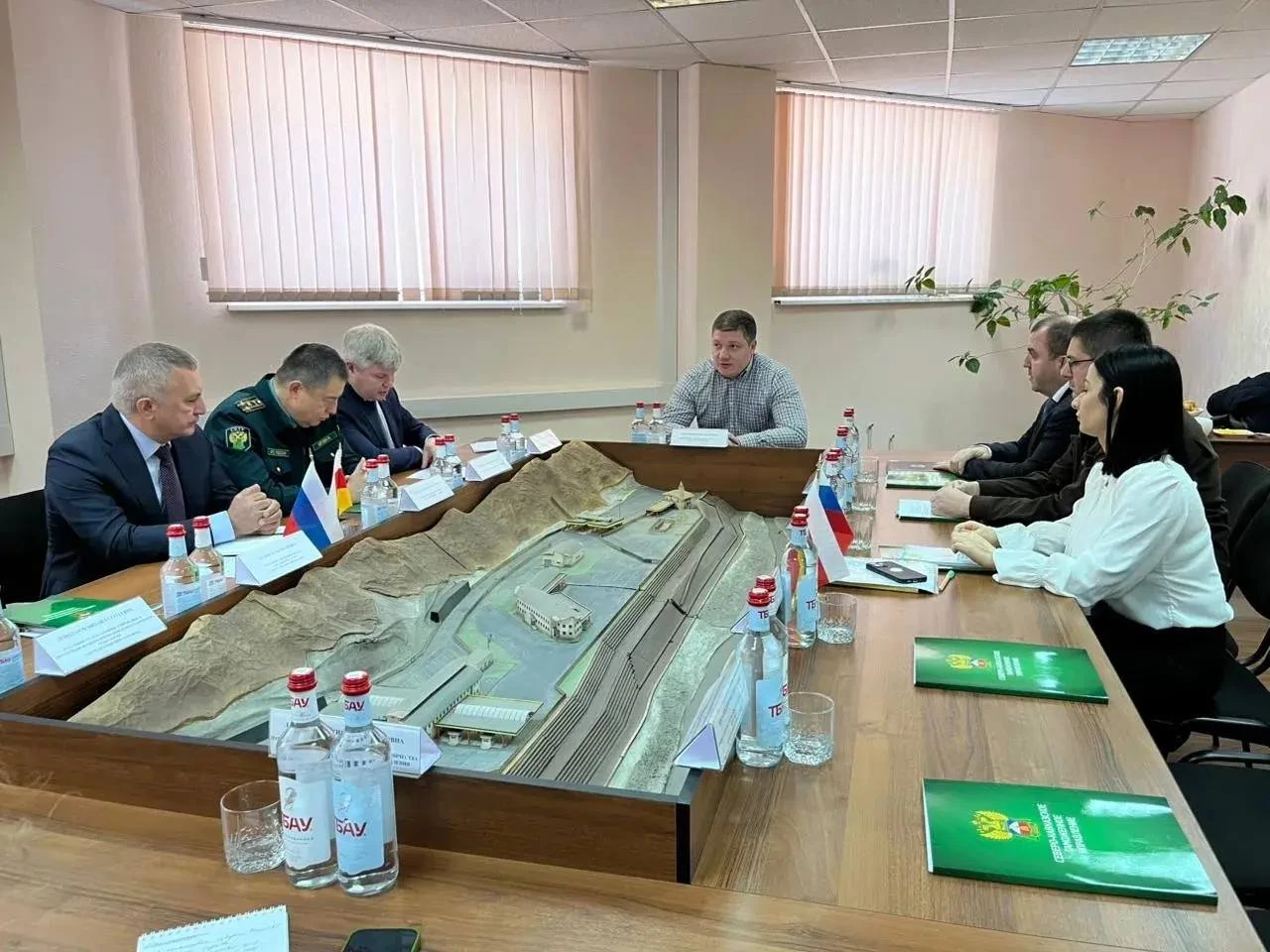 В Северной Осетии обсудили модернизацию автомобильного пункта пропуска Нижний Зарамаг