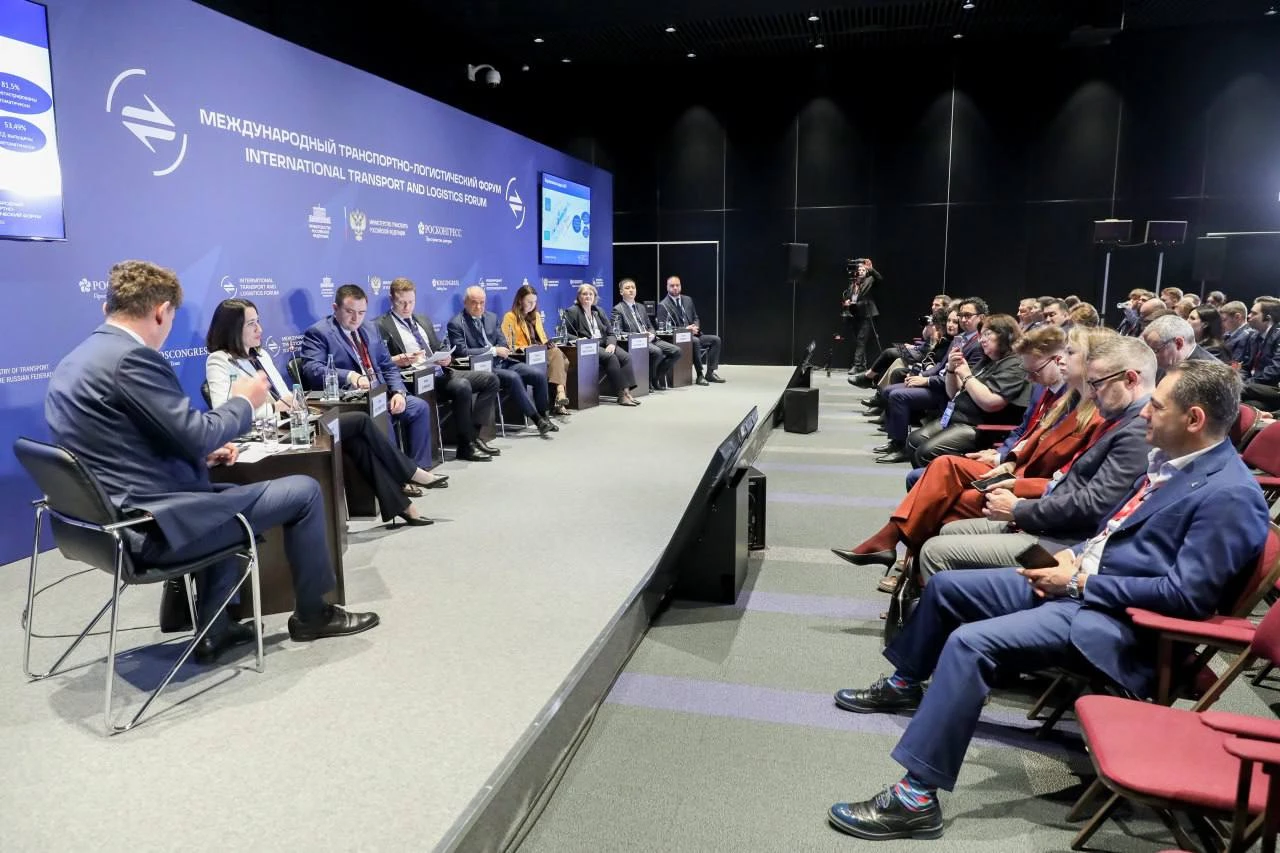 Внедрение цифровых технологий в систему международных перевозок обсудили на МТЛФ