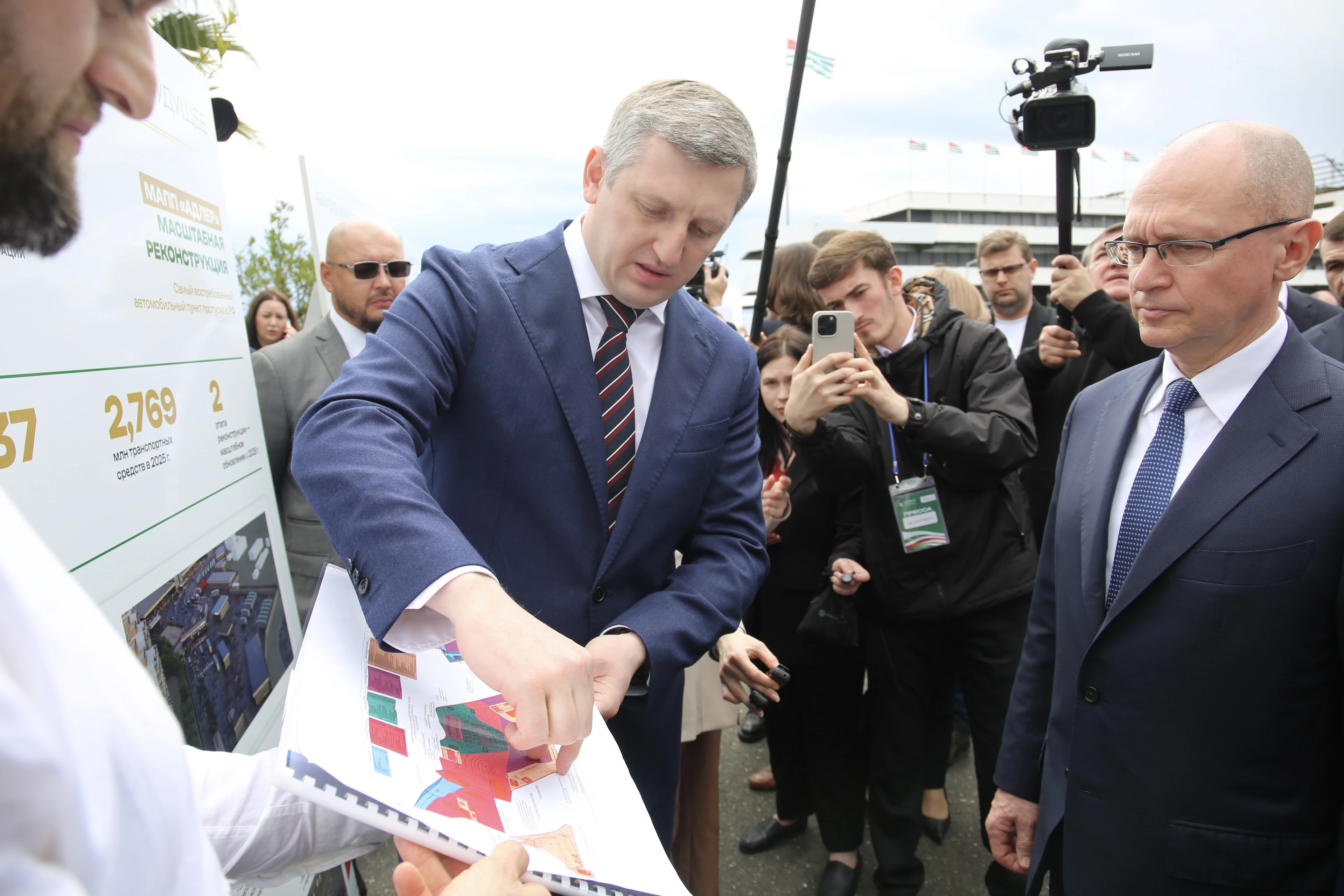 На площадке экономического форума «Абхазия - инвестиции в будущее» обсудили планы по реконструкции автомобильного пункта пропуска Адлер