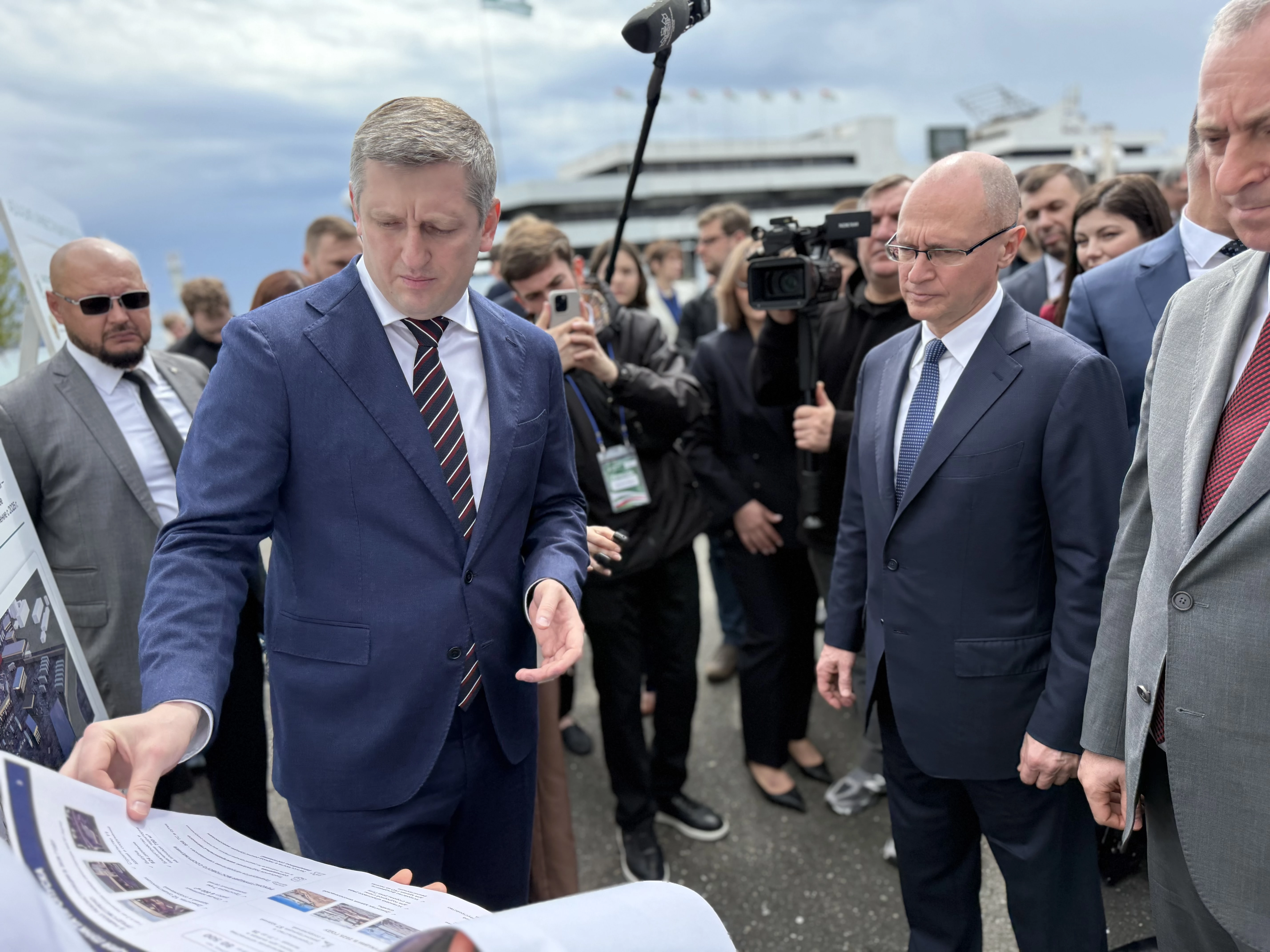 На площадке экономического форума «Абхазия - инвестиции в будущее» обсудили планы по реконструкции автомобильного пункта пропуска Адлер