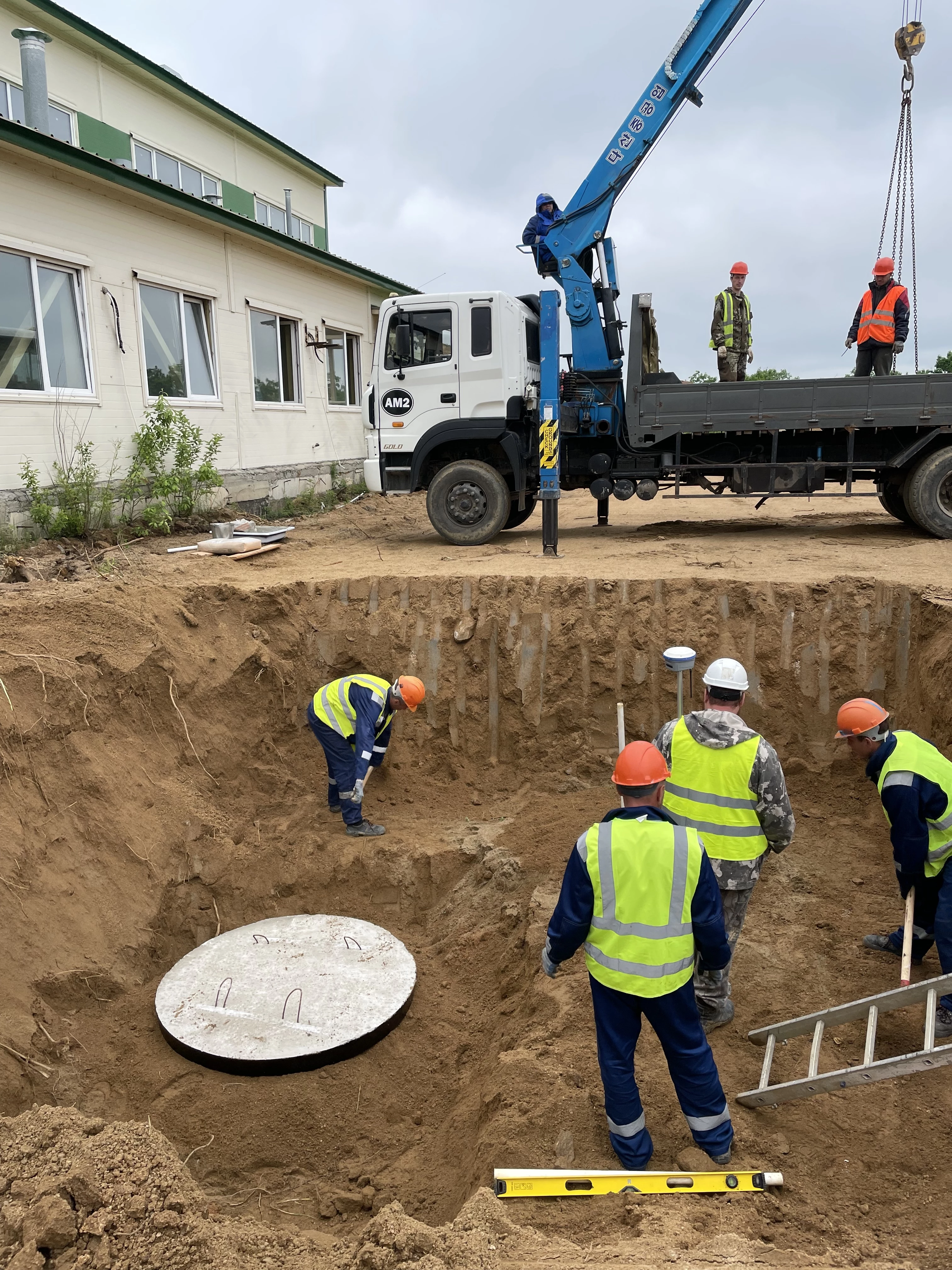 Руководитель ФГКУ Росгранстрой Геннадий Безлобенко ознакомился с инфраструктурой пунктов пропуска на границе с КНР и оценил темпы работ ее реконструкции 