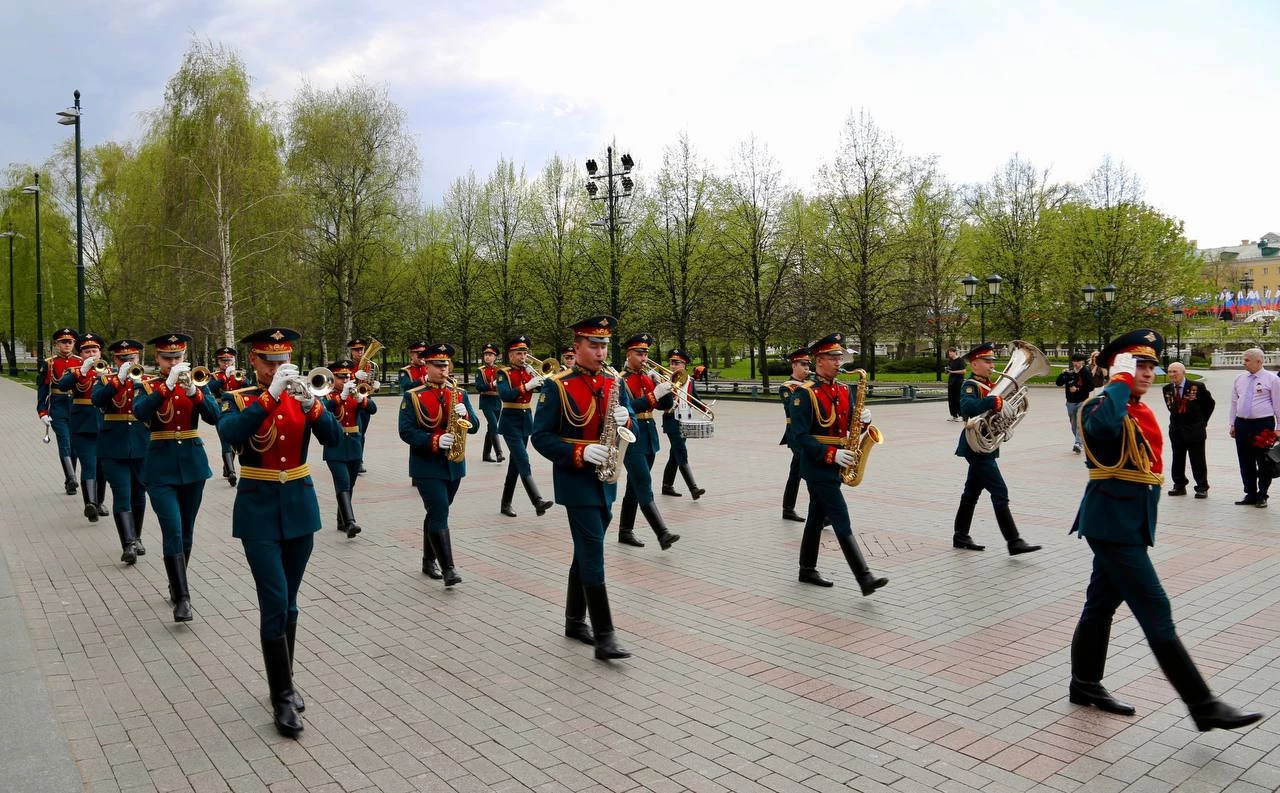 Сотрудники Росгранстроя почтили память героев Великой Отечественной войны в Александровском саду
