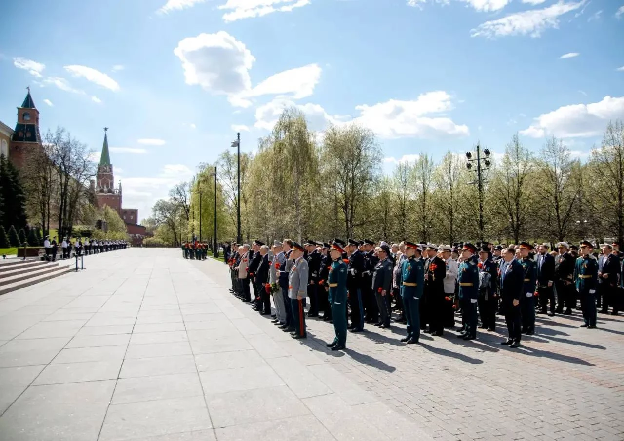 Геннадий Безлобенко принял участие в торжественной церемонии возложения цветов к Вечному огню у Могилы Неизвестного Солдата