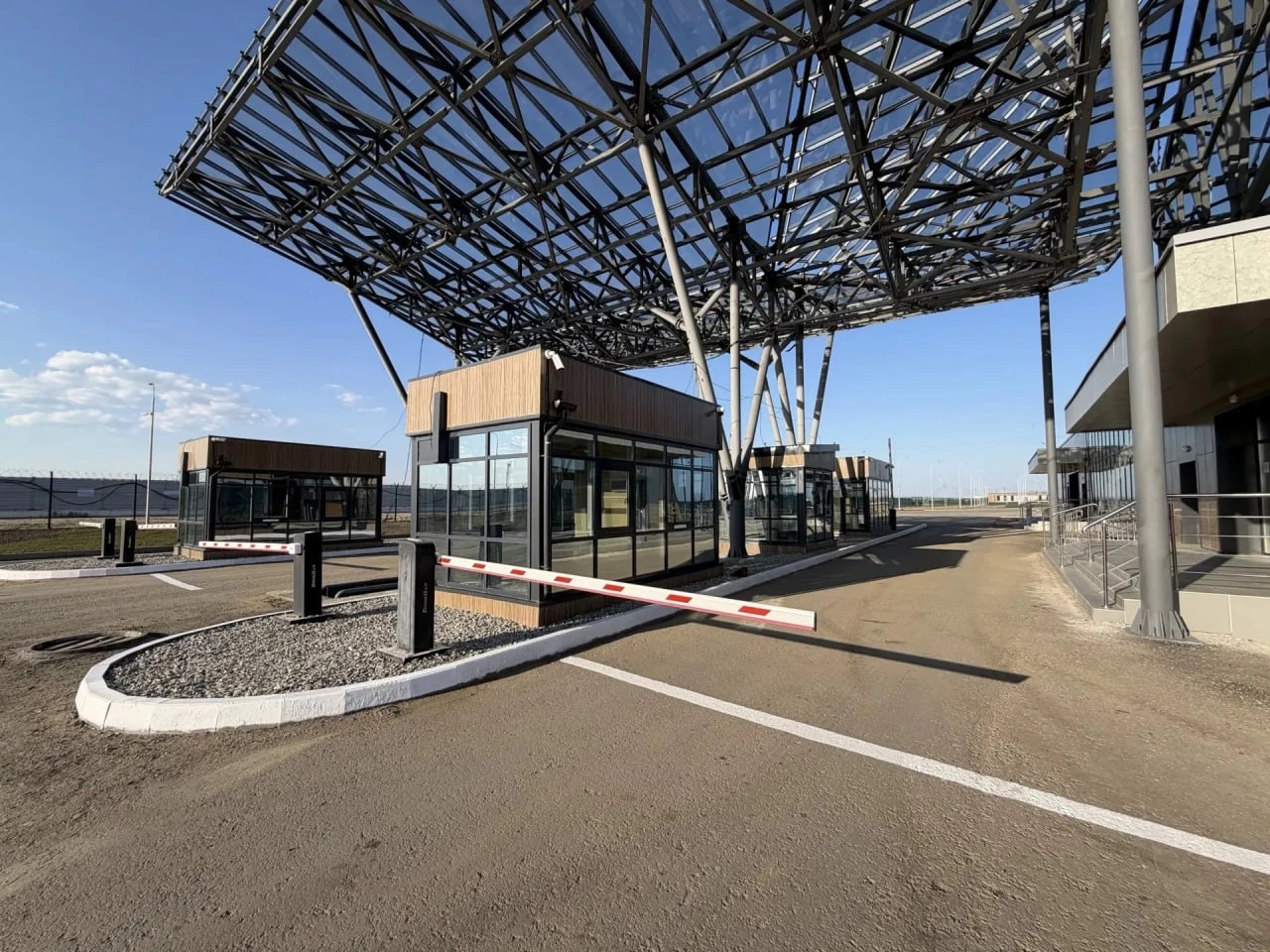 В 2 раза увеличился поток грузовых транспортных средств через пункт пропуска Кани-Курган на границе с Китаем