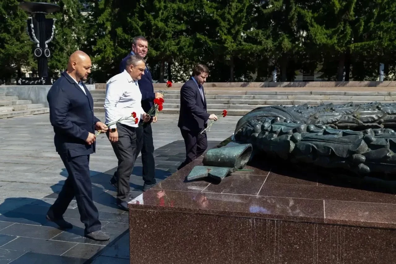 Первый заместитель руководителя Росгранстроя Артем Русанов провел рабочую встречу с коллективом Челябинского филиала