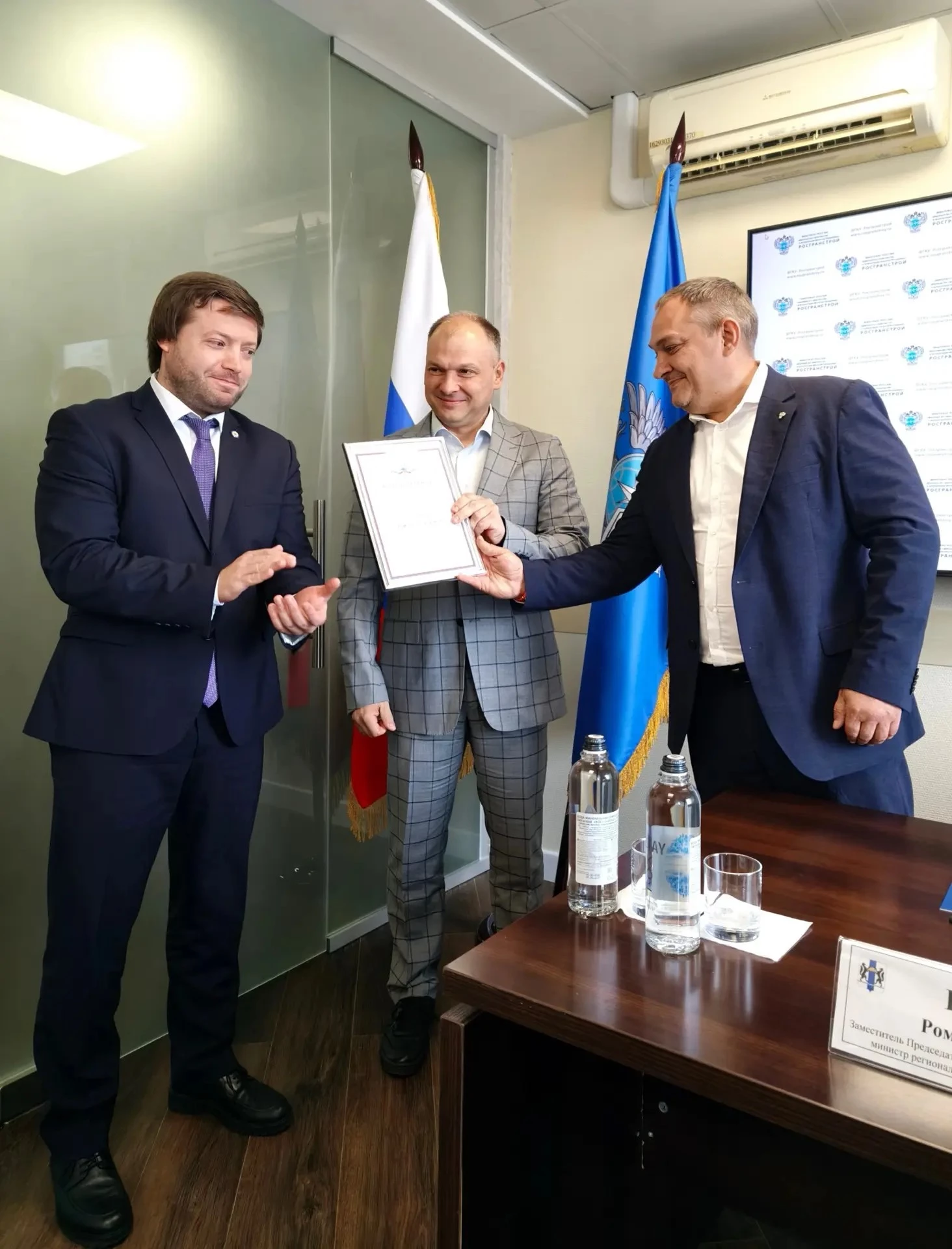 Первый заместитель руководителя Росгранстроя Артем Русанов провел рабочую встречу с коллективом Новосибирского филиала