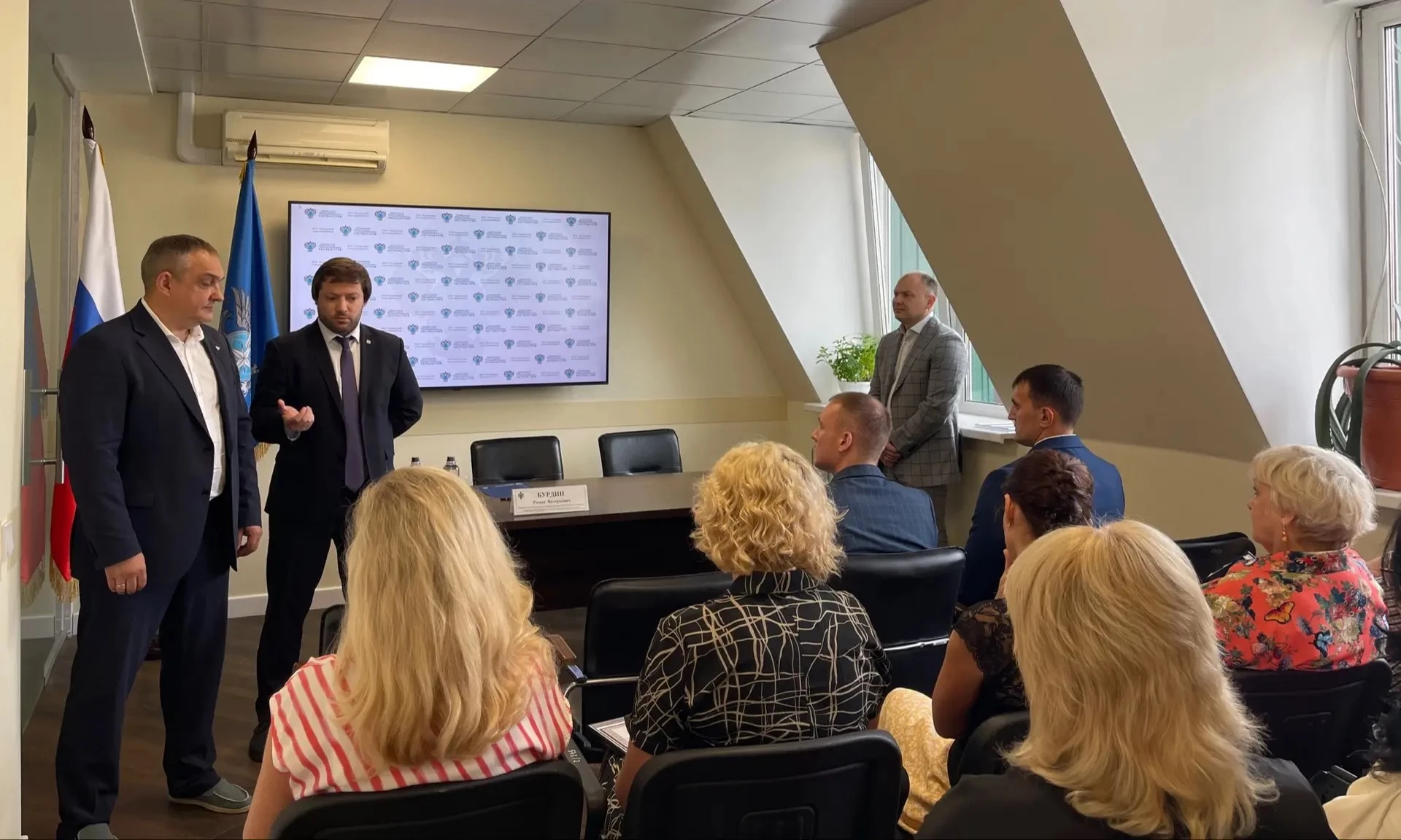 Первый заместитель руководителя Росгранстроя Артем Русанов провел рабочую встречу с коллективом Новосибирского филиала