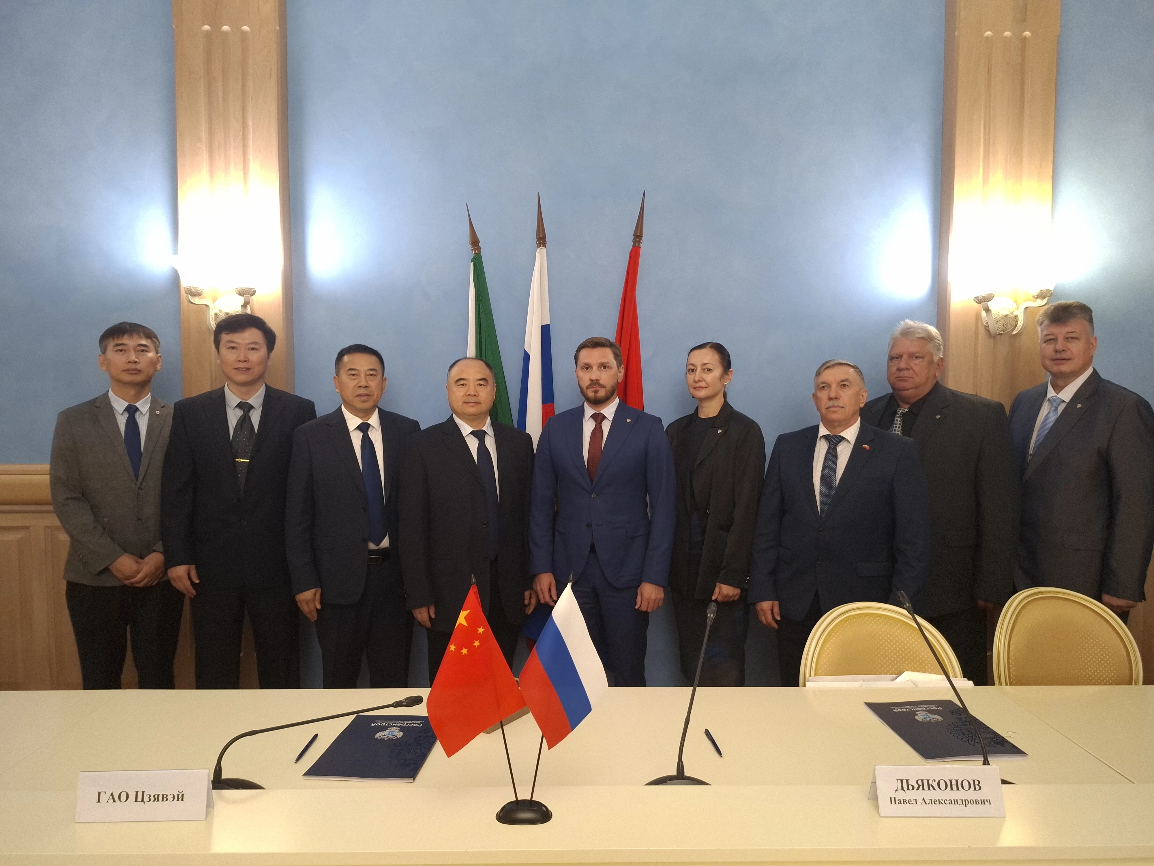 Представители Хабаровского филиала ФГКУ Росгранстрой совместно с китайской делегацией оценили работу пунктов пропуска на российско-китайской границе