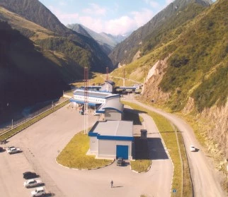 Временно закрыто движение по участку Транскавказской магистрали в районе пункта пропуска Нижний Зарамаг (Рук) на границе с Южной Осетией