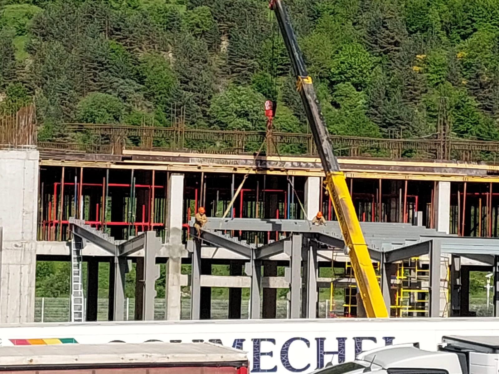 Минтрансом России и ФГКУ Росгранстрой выработаны уникальные решения по опережающему вводу полос движения легкового транспорта в пункте пропуска Верхний Ларс на границе с Грузией 