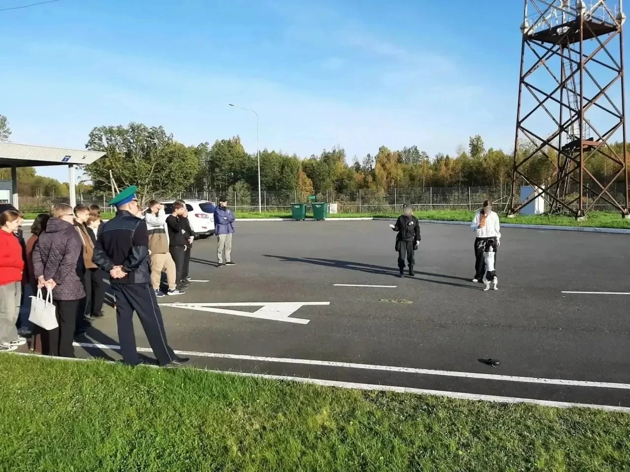 В автомобильном пункте пропуска Убылинка прошла ознакомительная экскурсия для школьников и студентов