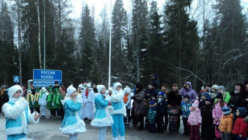 На российско-финской границе на пункте пропуска Брусничное прошла акция «Рождество без границ» 