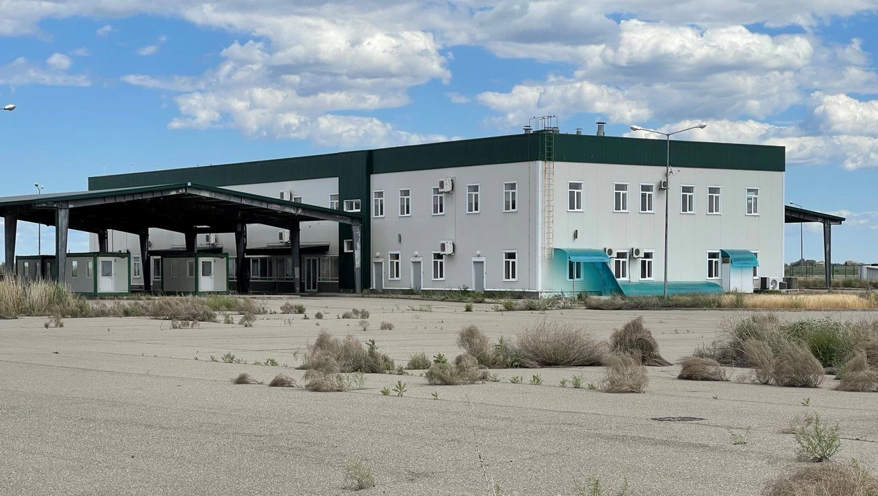 Руководитель ФГКУ Росгранстрой Геннадий Безлобенко доложил министру транспорта РФ Виталию Савельеву о планах по развитию автомобильного пункта пропуска Караузек на границе с Казахстаном 