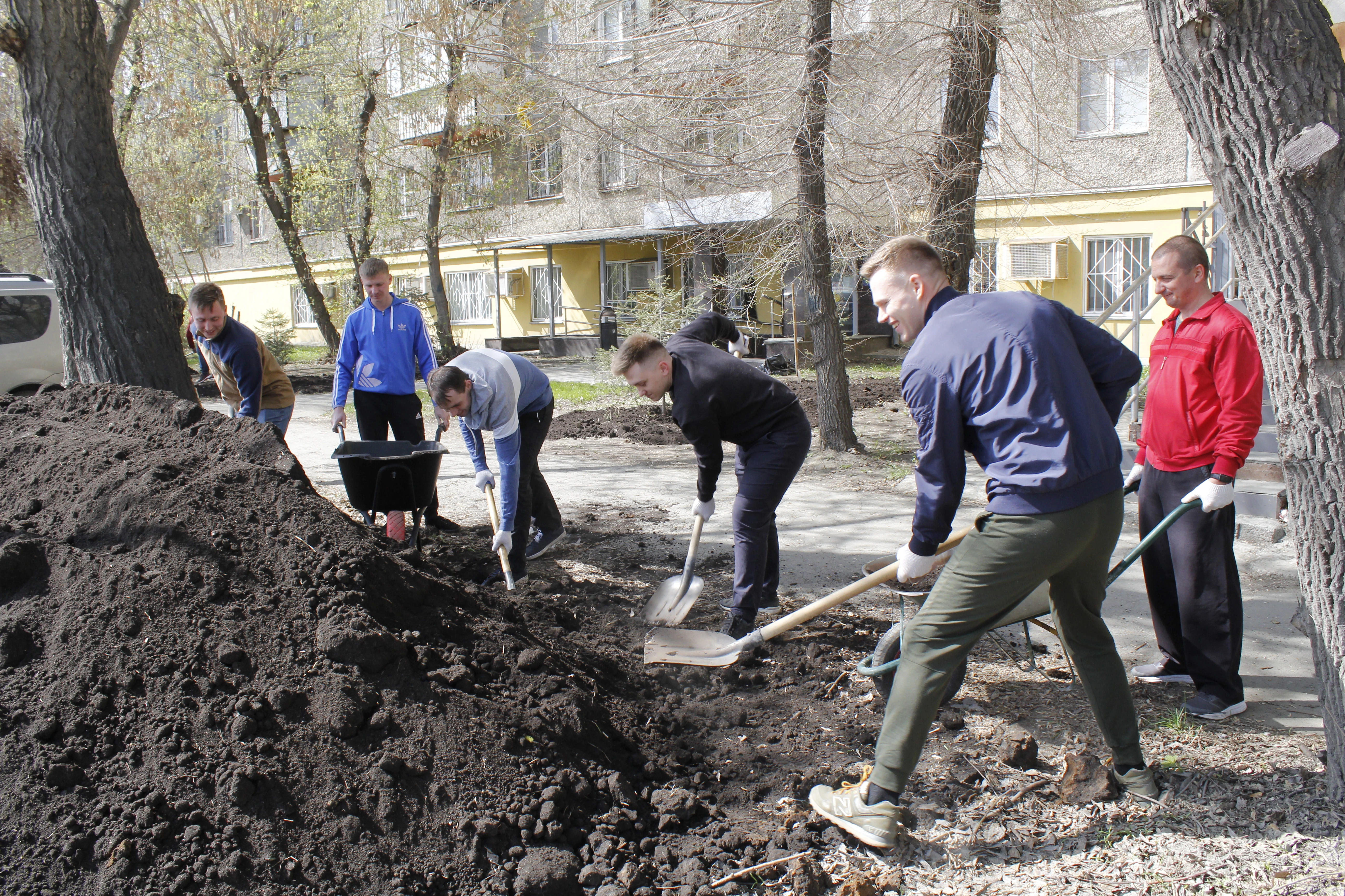 В Уральском филиале ФГКУ Росгранстрой проведен субботник по санитарной очистке и благоустройству территорий 