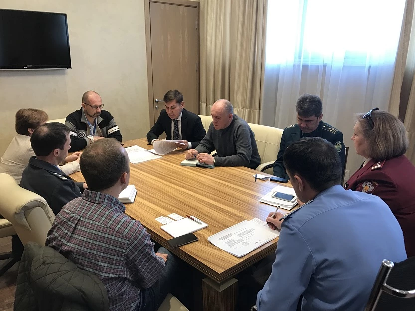 Директор Владивостокского филиала ФГКУ Росгранстрой Игорь Хрущев провел совещание в аэропорту г. Владивосток 