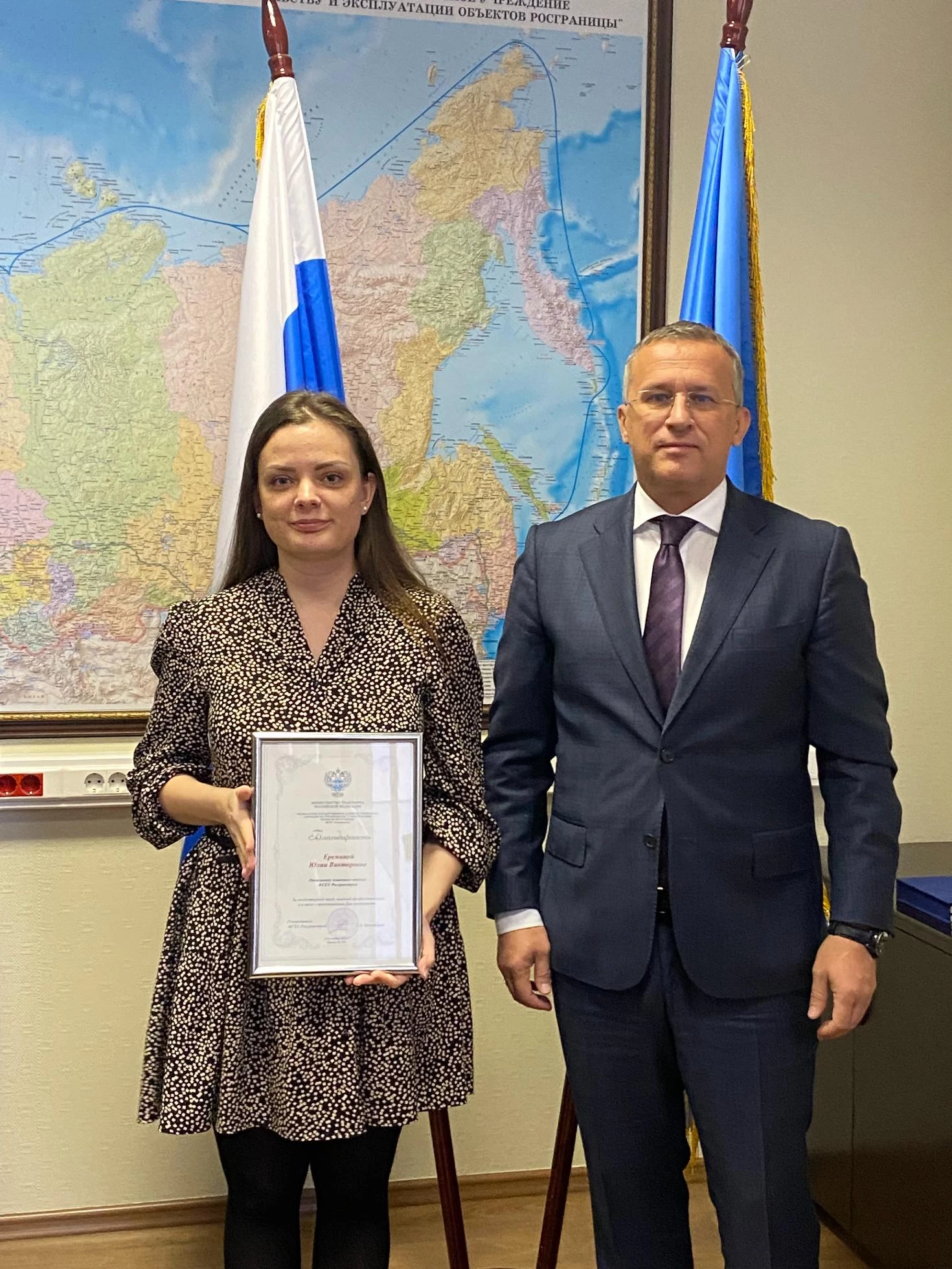 В преддверии Дня работника транспорта руководитель ФГКУ Росгранстрой Геннадий Безлобенко вручил сотрудникам Благодарности 