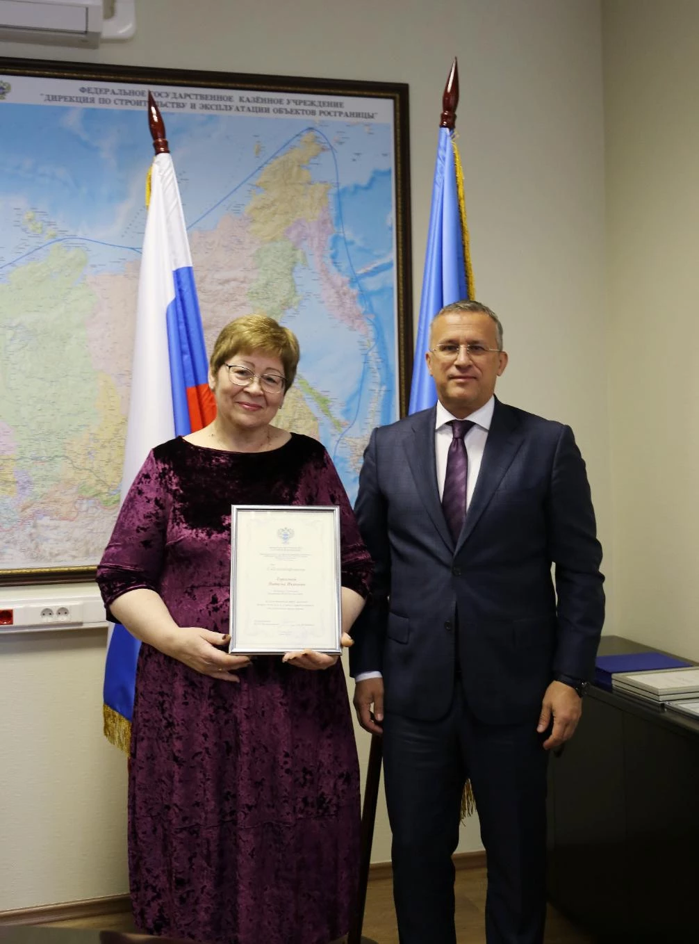 В преддверии Дня работника транспорта руководитель ФГКУ Росгранстрой Геннадий Безлобенко вручил сотрудникам Благодарности 