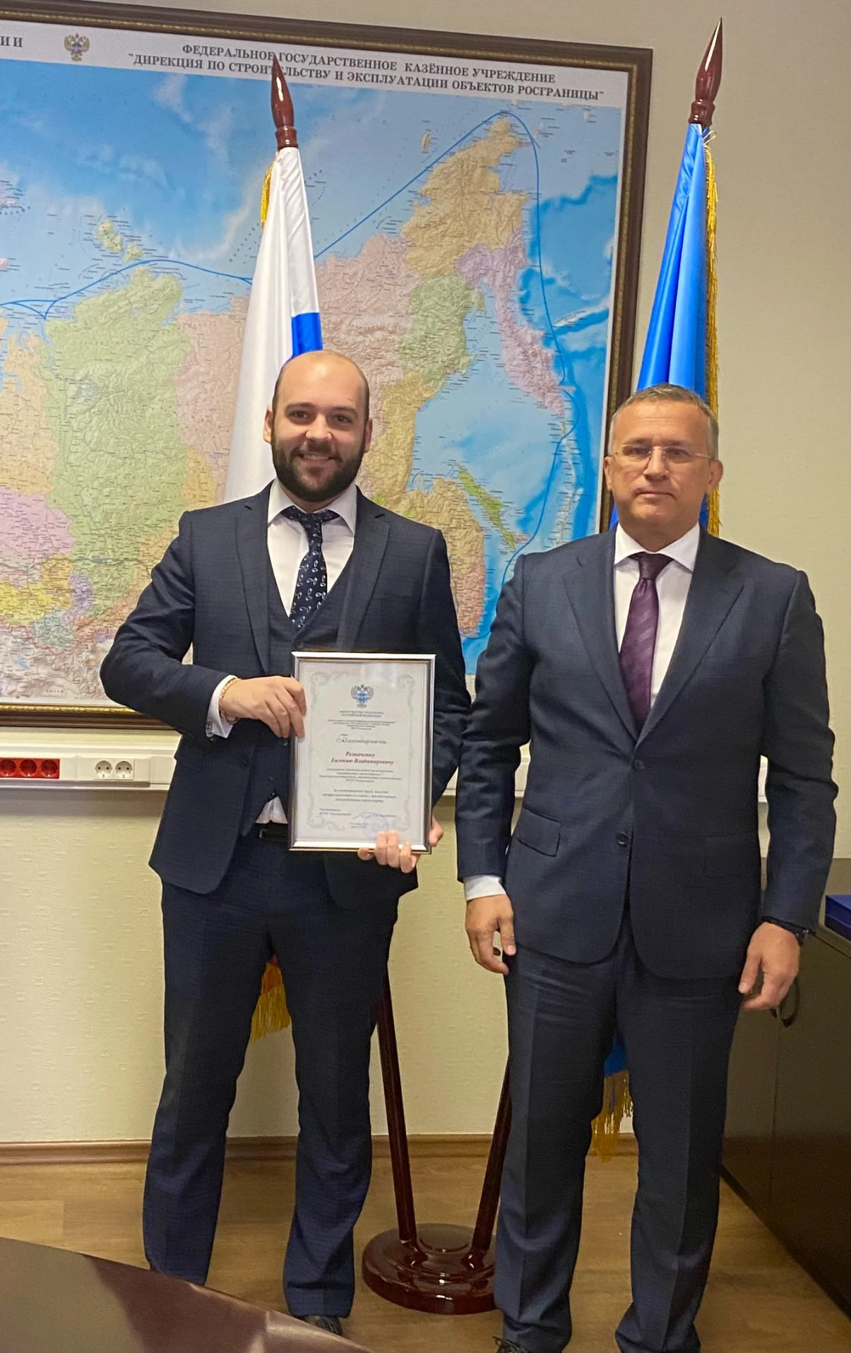 В преддверии Дня работника транспорта руководитель ФГКУ Росгранстрой Геннадий Безлобенко вручил сотрудникам Благодарности 