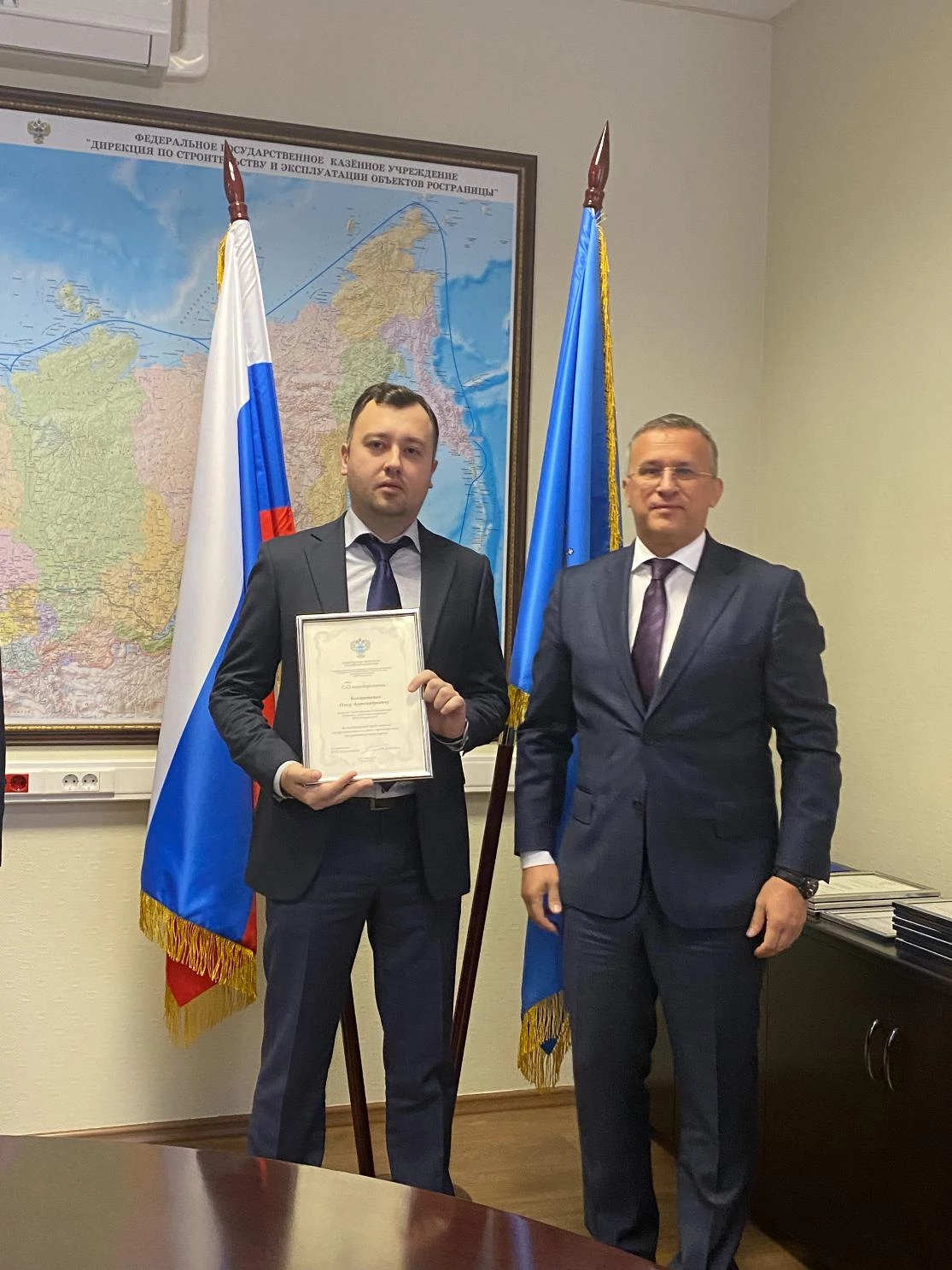 В преддверии Дня работника транспорта руководитель ФГКУ Росгранстрой Геннадий Безлобенко вручил сотрудникам Благодарности 