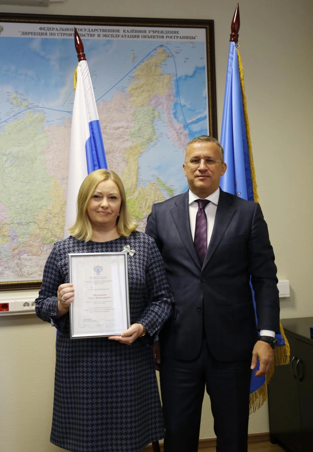 В преддверии Дня работника транспорта руководитель ФГКУ Росгранстрой Геннадий Безлобенко вручил сотрудникам Благодарности 
