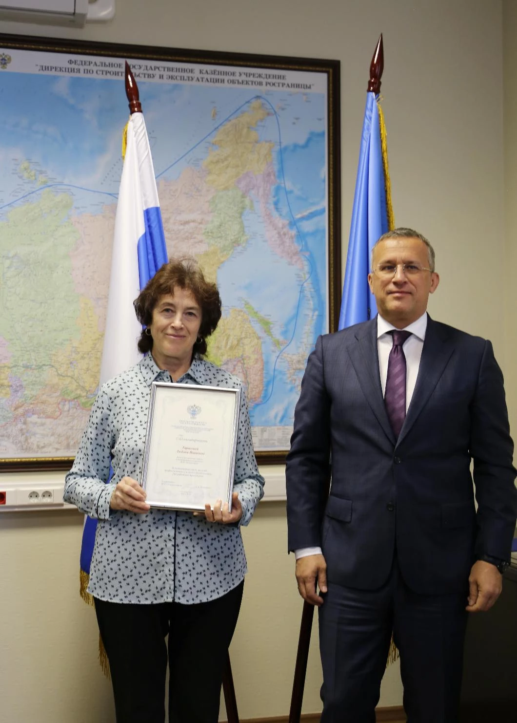 В преддверии Дня работника транспорта руководитель ФГКУ Росгранстрой Геннадий Безлобенко вручил сотрудникам Благодарности 