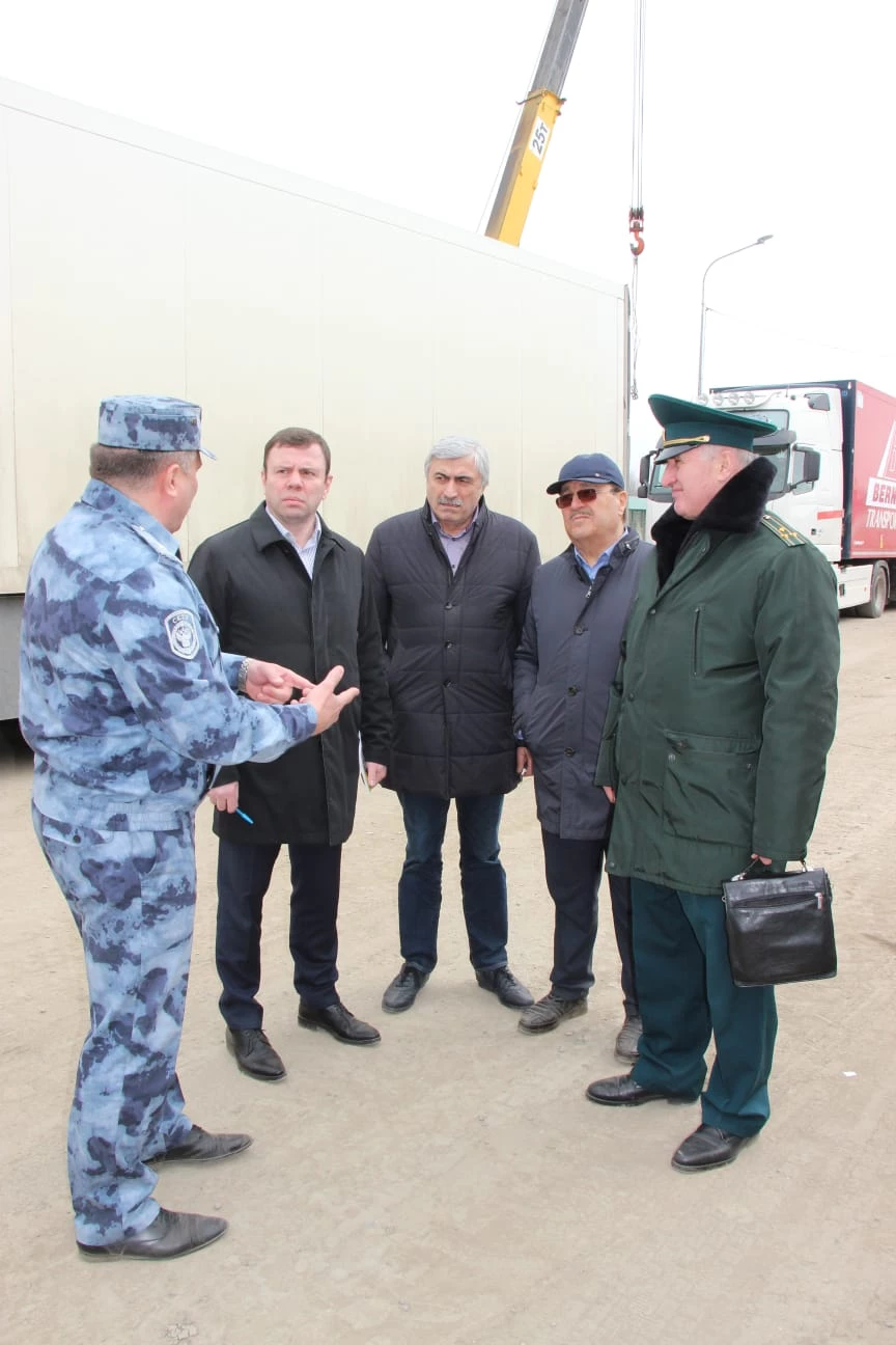 Российская и азербайджанская стороны обсудили меры, направленные на сокращение количества транспортных средств на границе 