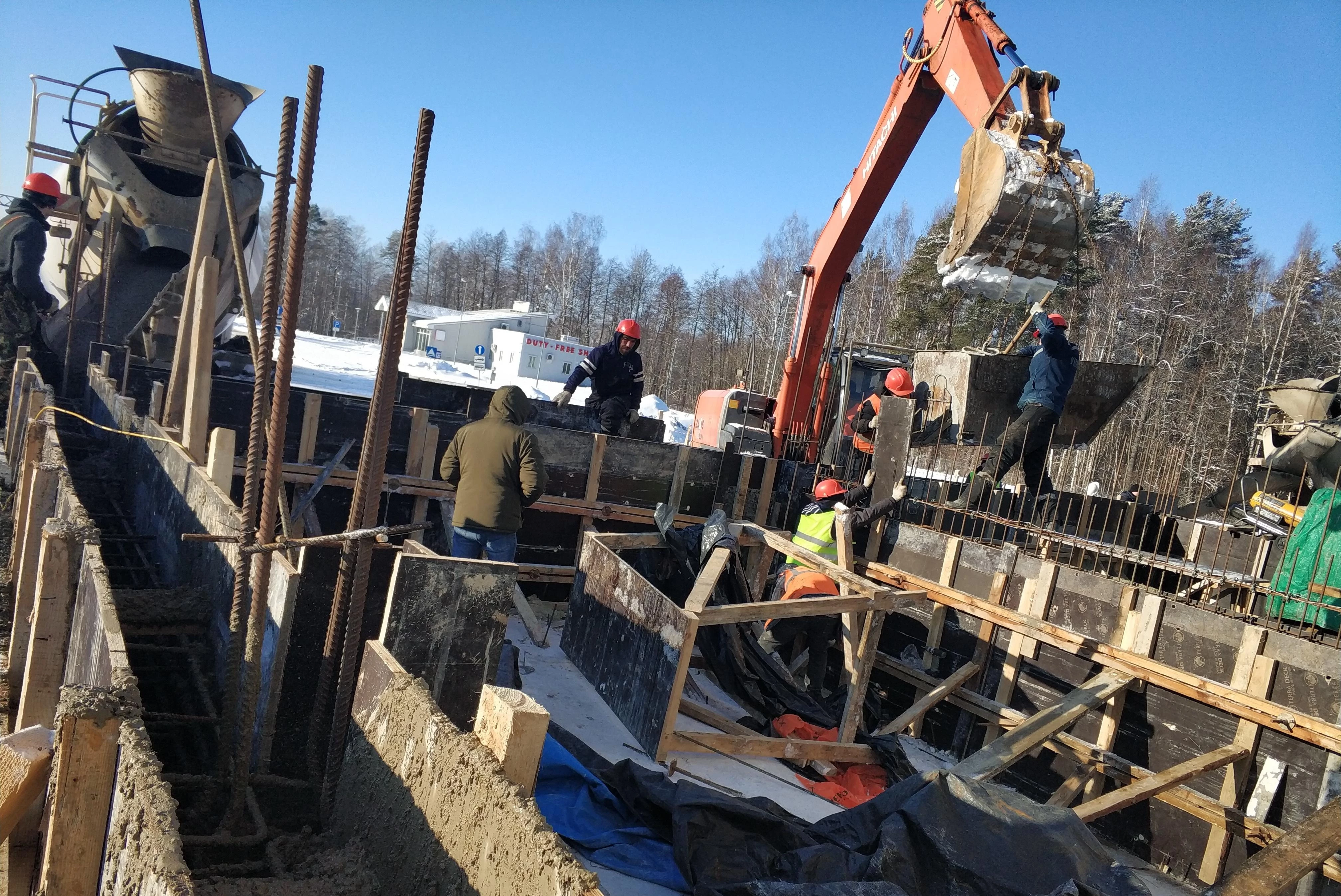 Руководитель ФГКУ Росгранстрой Геннадий Безлобенко провел рабочее совещание в автомобильном пункте пропуска Бурачки на границе с Латвией 