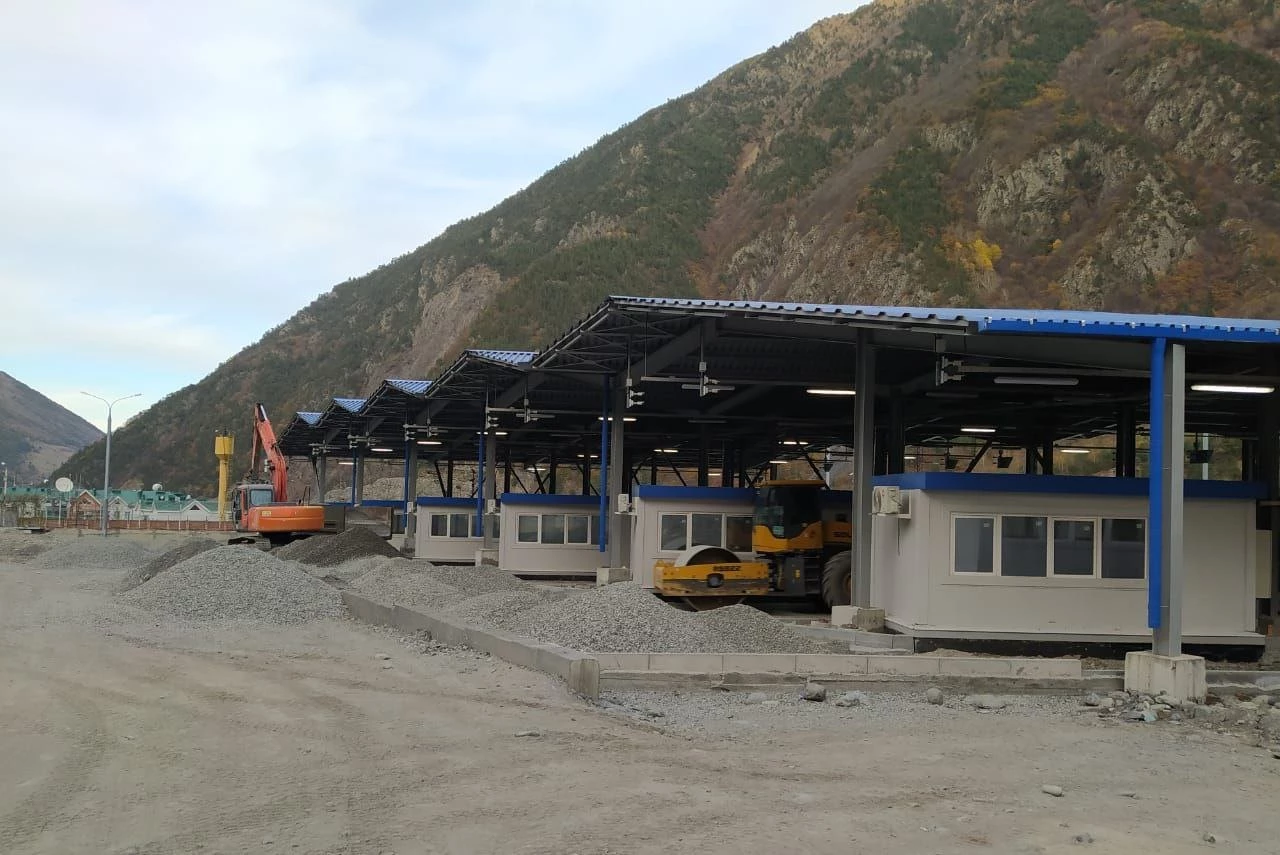 Сенаторы Совета Федерации ознакомились с ходом модернизации приоритетных пунктов пропуска через госграницу на восточном полигоне и юге России 