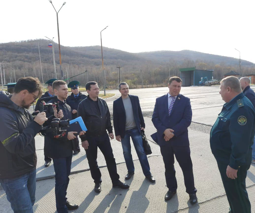 Сенаторы Совета Федерации ознакомились с ходом модернизации приоритетных пунктов пропуска через госграницу на восточном полигоне и юге России 