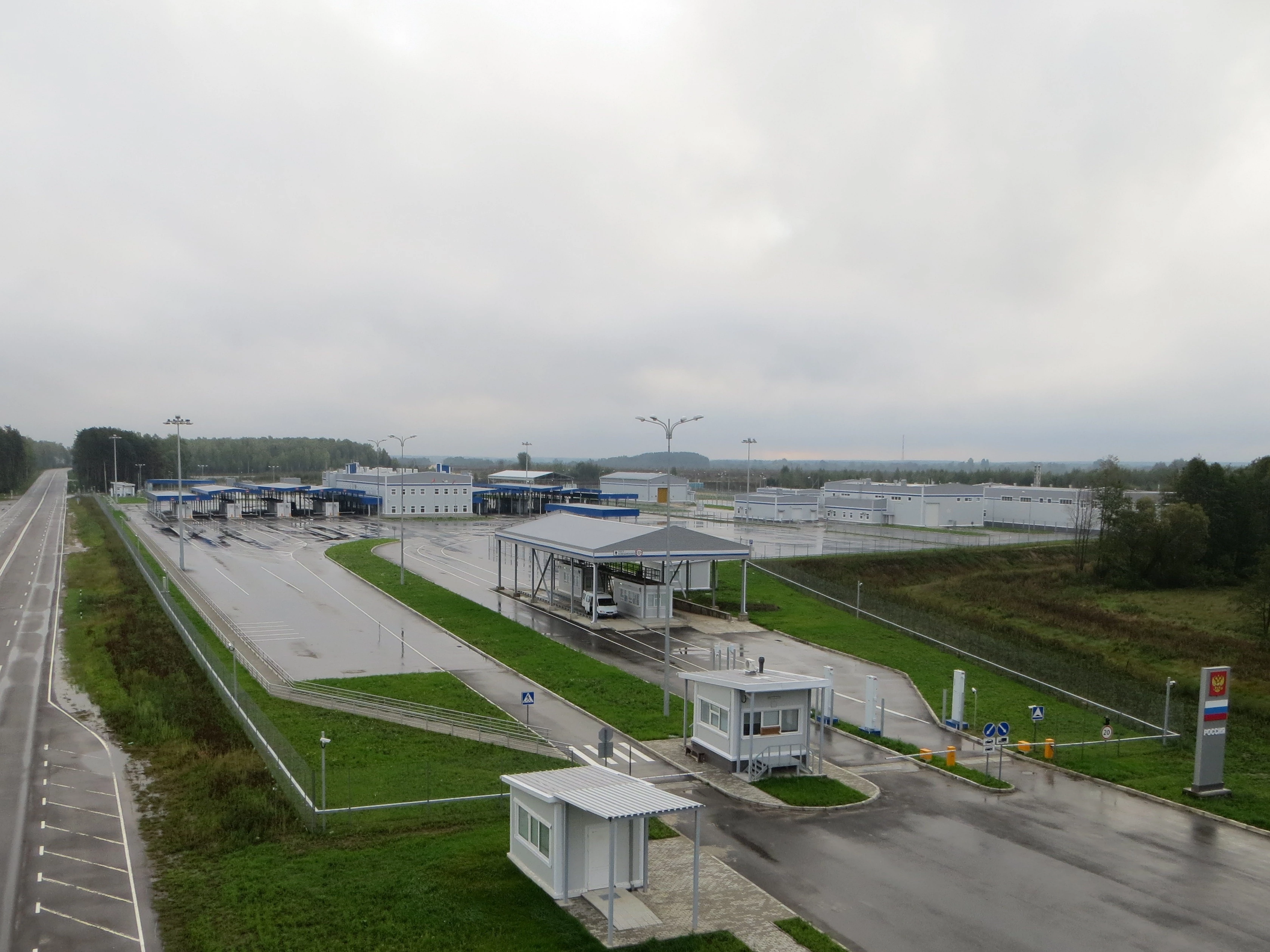 Федеральный инспектор по Брянской области аппарата полномочного представителя Президента РФ в ЦФО Михаил Калашников обсудил с директором Брянского филиала ФГКУ Росгранстрой Анатолием Теребуновым вопросы функционирования пунктов пропуска через госграницу 