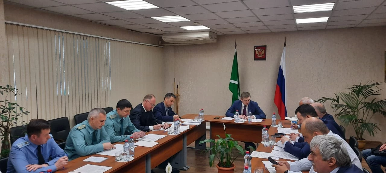 Ход работ по реконструкции автомобильного пункта пропуска Верхний Ларс обсудили в рамках выездного рабочего совещания 