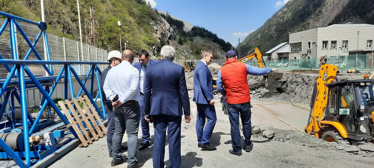 Ход работ по реконструкции автомобильного пункта пропуска Верхний Ларс обсудили в рамках выездного рабочего совещания 