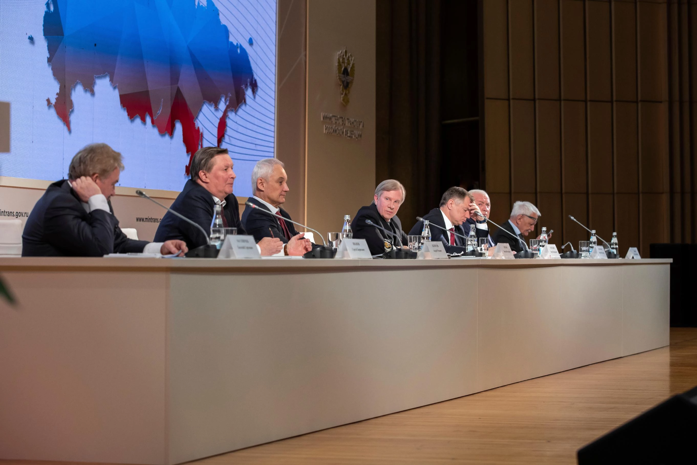 На итоговой коллегии Минтранса России министр транспорта Виталий Савельев озвучил планы по обустройству пунктов пропуска через госграницу до 2024 года 