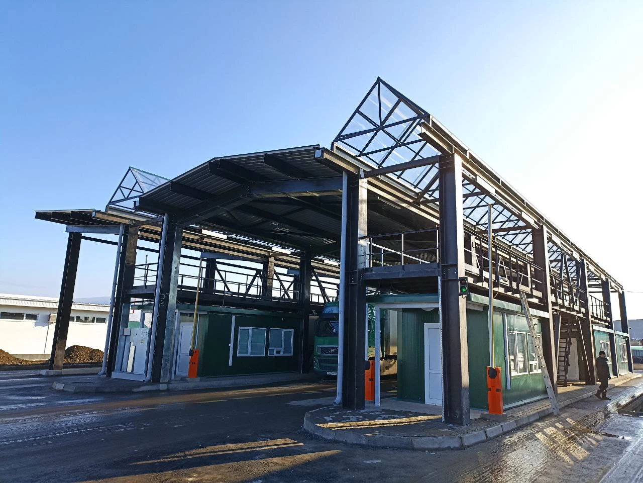 В пункте пропуска Яраг-Казмаляр на границе с Азербайджаном запустили движение по новым полосам 