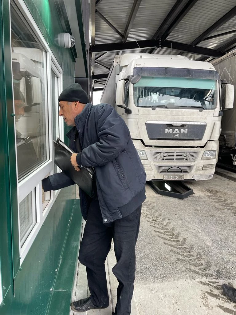 В пункте пропуска Яраг-Казмаляр на границе с Азербайджаном запустили движение по новым полосам 