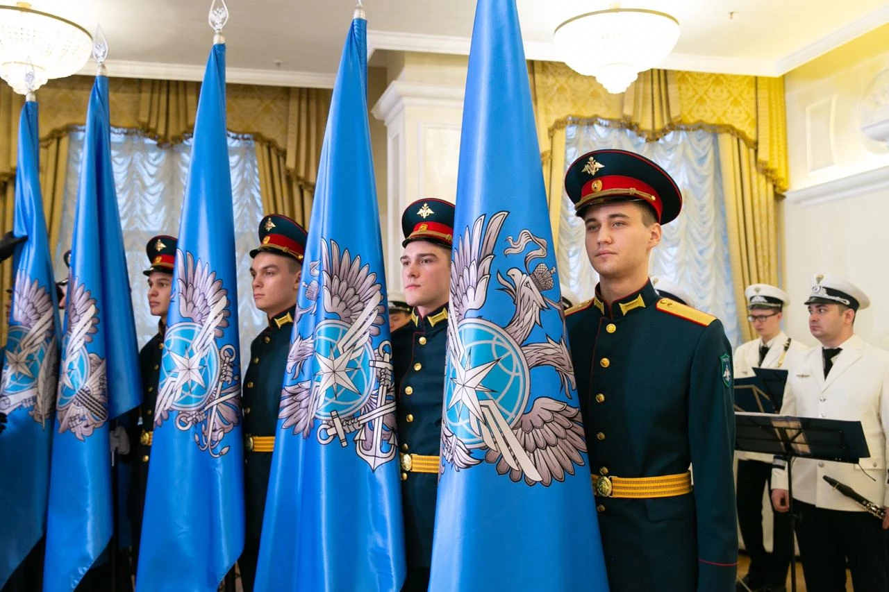 Министр транспорта Российской Федерации Виталий Савельев вручил новый флаг ФГКУ Росгранстрой 