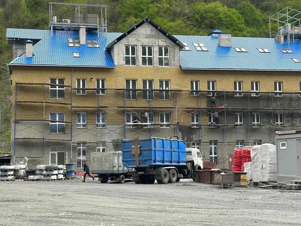 Заместитель министра транспорта РФ Валентин Иванов оценил ход работ по реконструкции пункта пропуска Верхний Ларс в Северной Осетии
