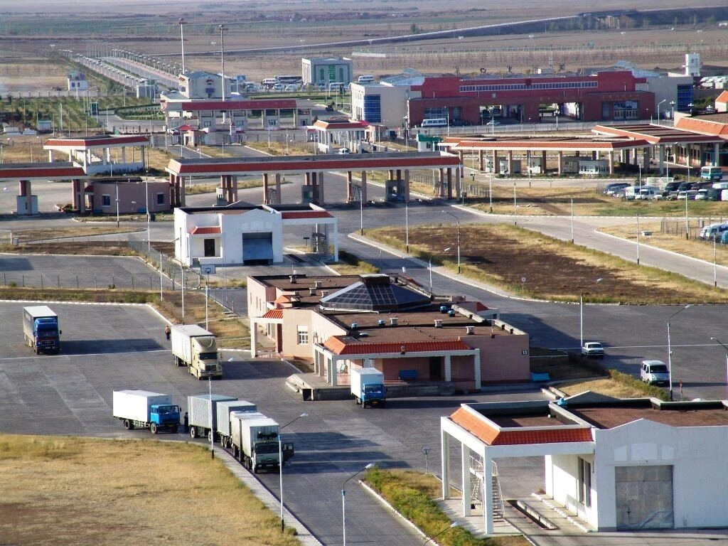 Крупнейший на границе с КНР автомобильный пункт пропуска Забайкальск переходит на круглосуточный режим работы
