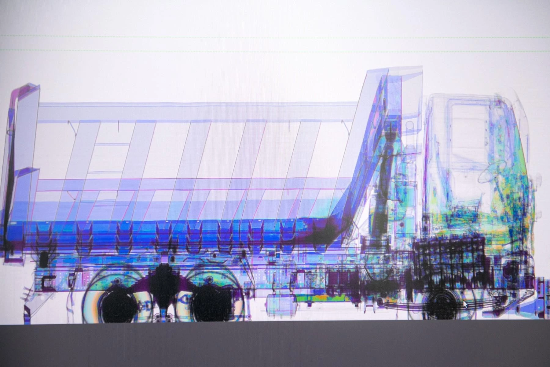 В автомобильном пункте пропуска через госграницу Вяртсиля (Карелия) прошло тестирование работы мобильного инспекционно-досмотрового комплекса 