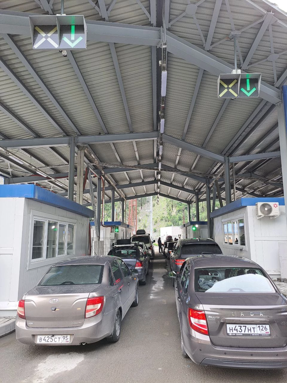 Общее количество полос движения для транспорта в пункте пропуска Верхний Ларс на границе с Грузией увеличилось до 39