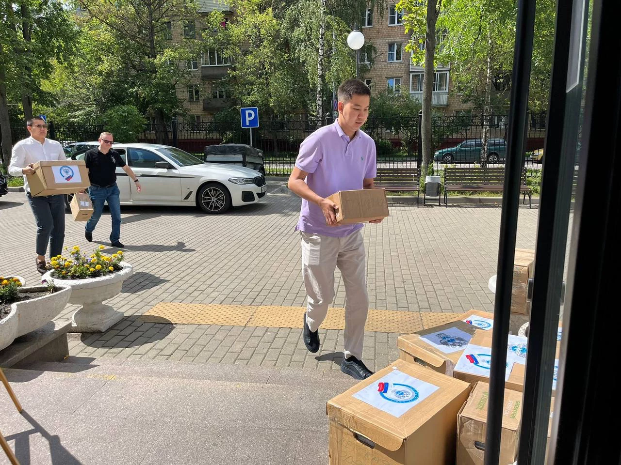 Росгранстрой передал гуманитарную помощь детям Донбасса и морским пехотинцам Черноморского флота